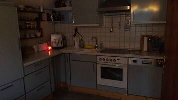 Kühlschrank, Herdplatte, Geschirrspüler