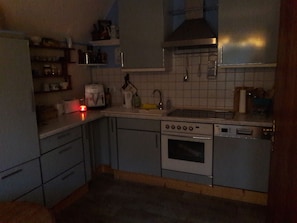 Kühlschrank, Herdplatte, Geschirrspüler