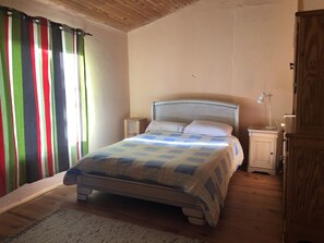 14 bedrooms, WiFi, bed sheets