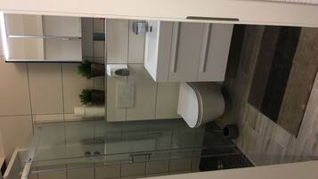 Dusche, Haartrockner, Handtücher