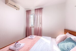 2 bedrooms, WiFi, bed sheets