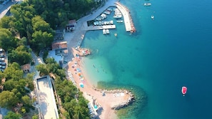 Una playa cerca