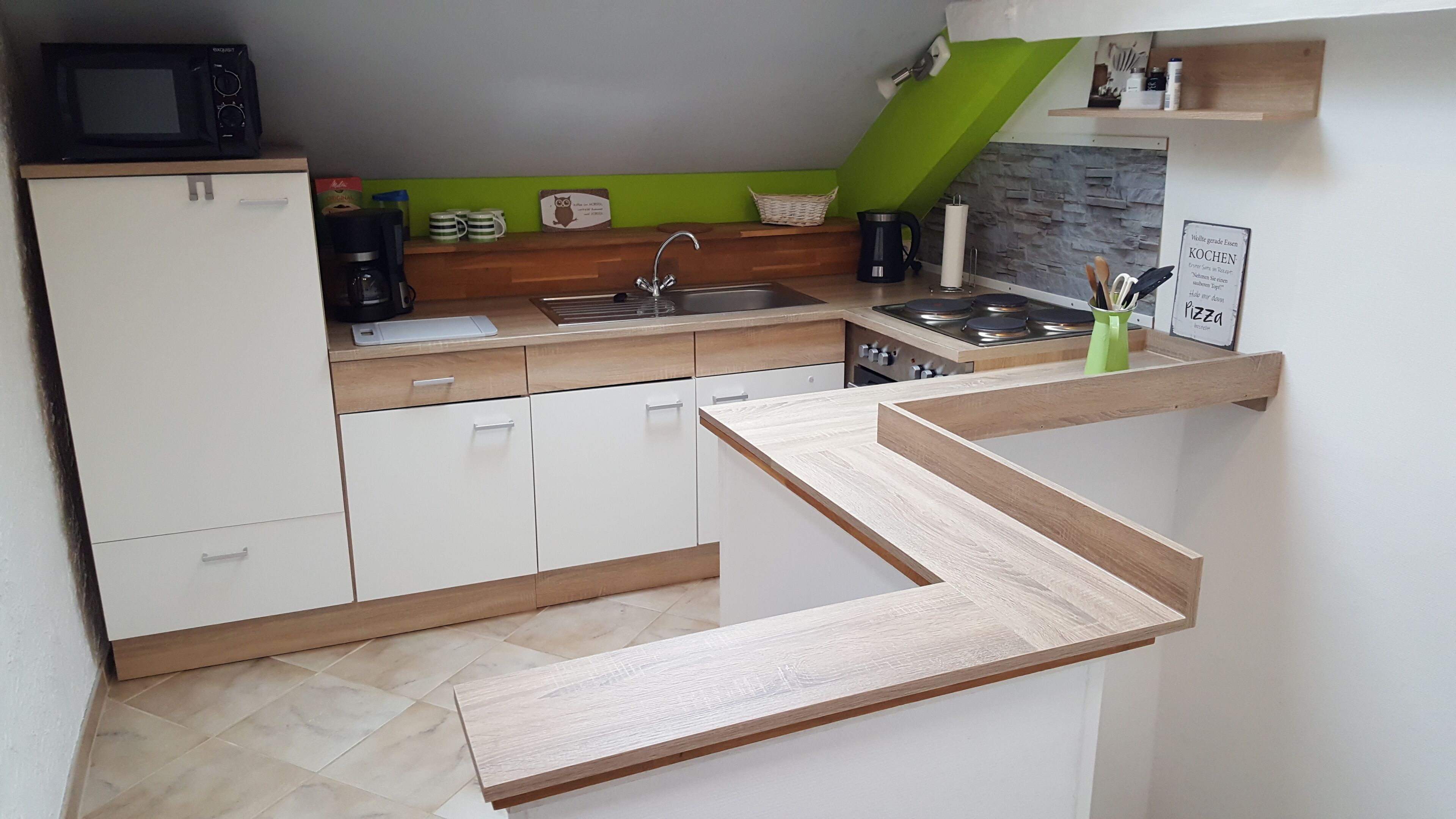 Kühlschrank, Mikrowelle, Ofen, Herdplatte