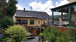 Exterior - Cozy apartment for adults only for non-smokers, with beautiful outdoor facilities (Irrel)