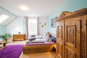 2 bedrooms, WiFi, bed sheets - Refreshingly creative & spacious apartment "Hochfilzen" (Oybin)