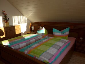 1 bedroom, iron/ironing board, cots/infant beds, free WiFi
