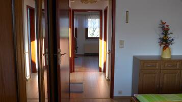 1 dormitorio, tabla de planchar con plancha, cunas y wifi gratis