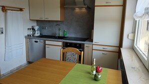 Kaffetrakter/tekoker, kjøleskap, mikrobølgeovn og ovn
