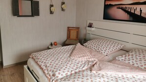 1 soverom, safe på rommet, skrivebord og strykejern/-brett