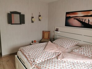 1 bedroom, in-room safe, desk, iron/ironing board - Cozy vacation apartment with 64 sqm in a quiet location (Sachsenhausen)