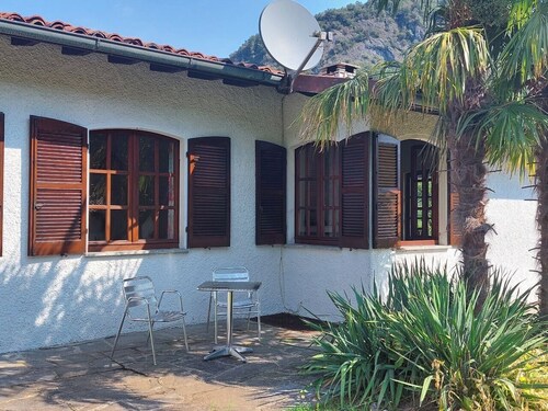 Spacious vacation home with garden, approx. 150 m to the lake, with bathing facilities