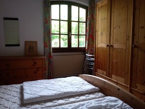 3 bedrooms, iron/ironing board, wheelchair access