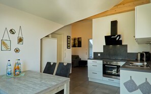 Fridge, oven, stovetop, dishwasher