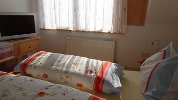 1 chambre, fer et planche Ă repasser, Wi-Fi gratuit, draps fournis