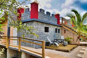 المنطقة المحيطة بالمنشأة