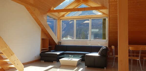TV - Beautiful maisonette with a fantastic view (Engelberg)