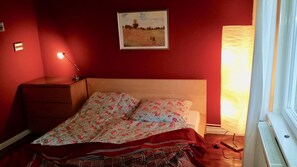 2 bedrooms, desk, free WiFi, bed sheets