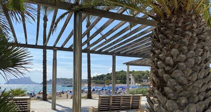 Beautiful villa - very sunny with 3 bedrooms and great communal pool