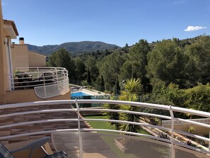 Property grounds - Beautiful villa - very sunny with 3 bedrooms and great communal pool (Gata de Gorgos)