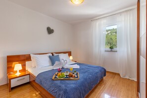 2 bedrooms, WiFi, bed sheets - Villa in Dramalj, family friendly, pool, close to the beach (Dramalj)