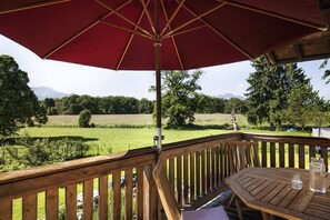 Outdoor dining - 5 star apartment with 180 degree mountain view near the Chiemsee (Uebersee)