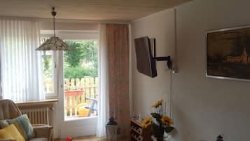 Fernseher, Bücher, Musikbibliothek