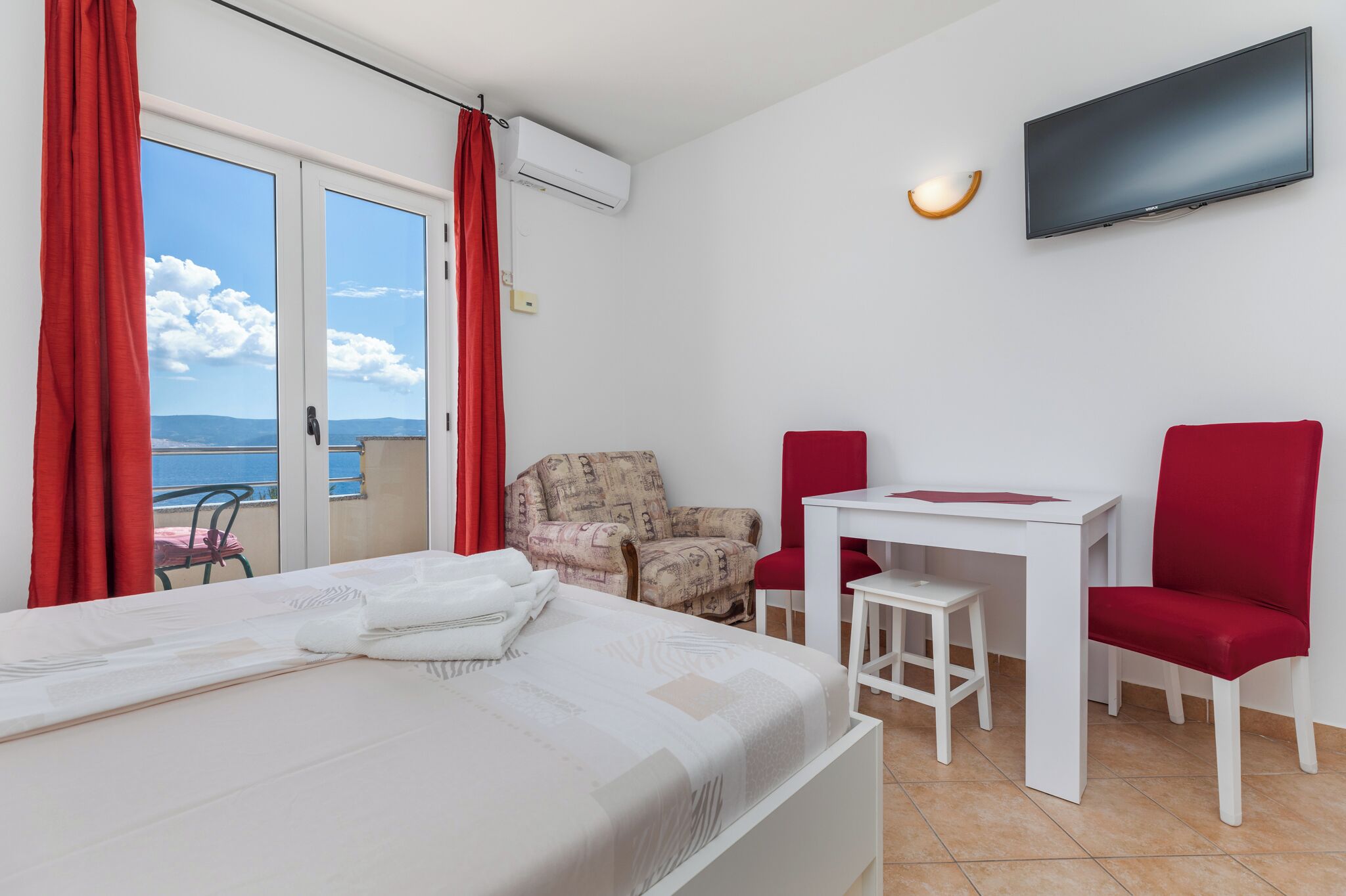 1 bedroom, travel crib, free WiFi, bed sheets