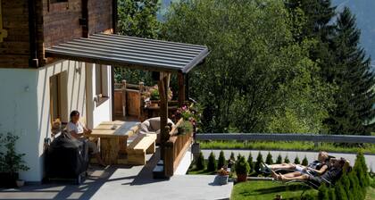 modern apartment in the mountains, cozy and familiar near Hochfügen