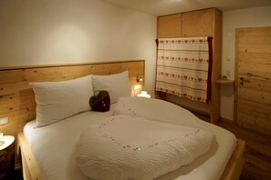 2 bedrooms, iron/ironing board, travel crib, free WiFi