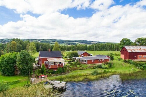 Dream house with home office and private beach right on the lake
