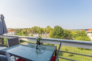 Outdoor dining - Luxury apartment Bellavista Superior with Sea view in Funtana (Funtana)