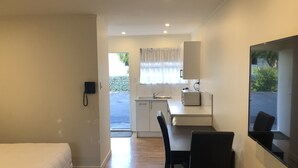 Studio Unit | Living area | 55-inch LCD TV with premium channels, TV - Paraparaumu Motel (Paraparaumu)