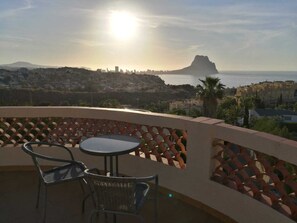 Outdoor dining - Holiday house for 4 people with private pool and panoramic views (Calp)
