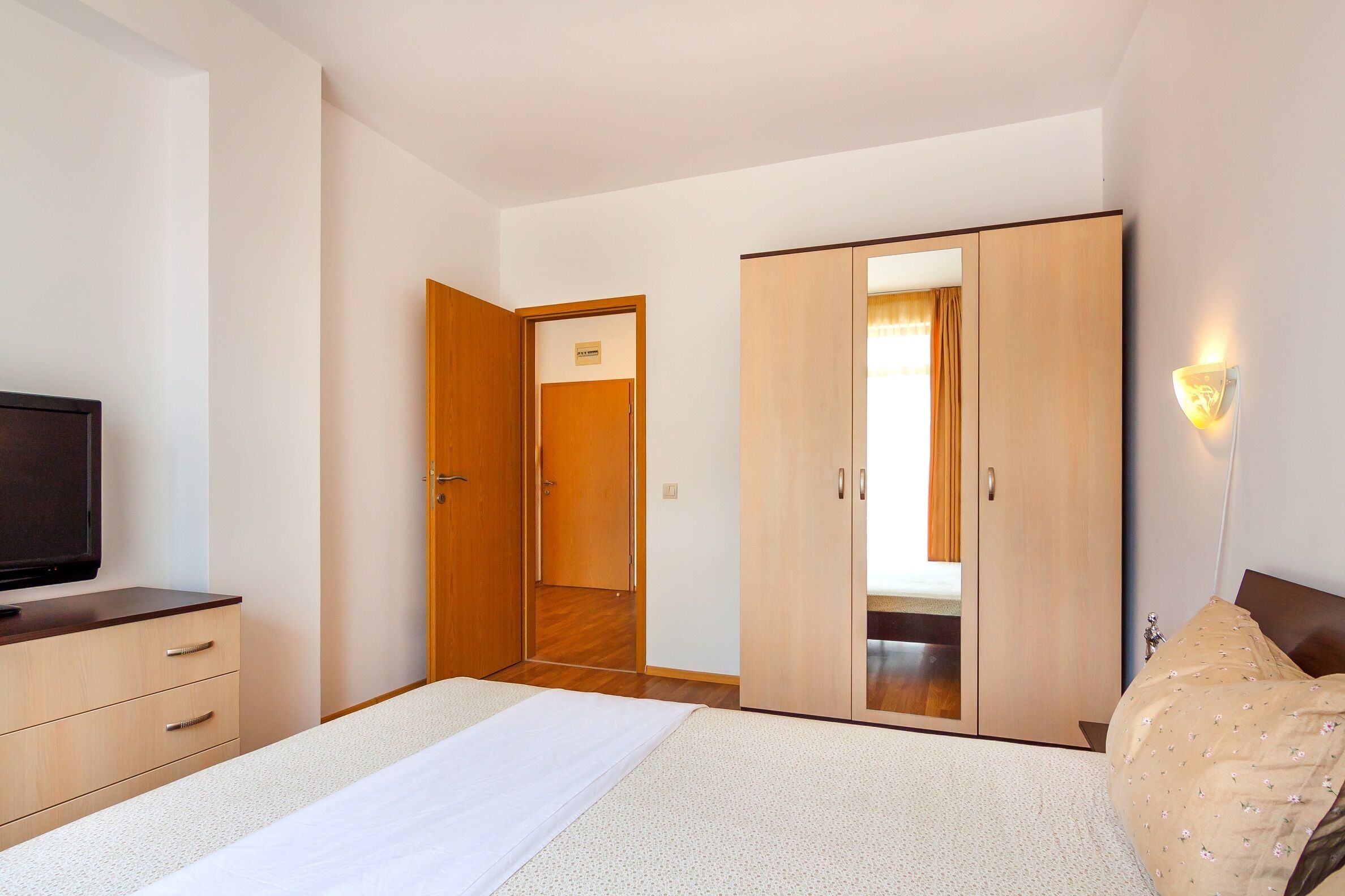 2 bedrooms, iron/ironing board, internet, bed sheets