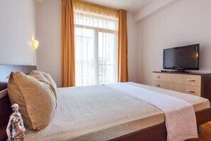 1 bedroom, iron/ironing board, internet, bed sheets