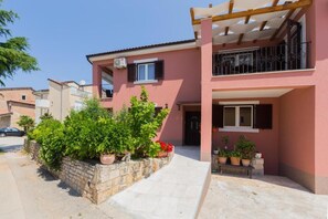 Exterior - Newly and family two bedrooms apartment Edi in Funtana (Funtana)