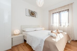 2 bedrooms, WiFi, bed sheets - Newly and family two bedrooms apartment Edi in Funtana (Funtana)