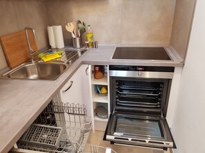 Oven, stovetop, dishwasher, coffee/tea maker - Cityloft Smaragd central, MesseNbg, Playmobil Funpark, Dokuzentrum, University Hospital ER (FÜ)