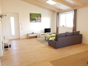 Fernseher, Kinderspielzeug, Bücher