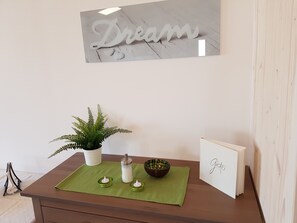 Interior - Cityloft Smaragd central, MesseNbg, Playmobil Funpark, Dokuzentrum, University Hospital ER (FÜ)