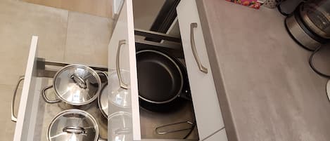 Oven, stovetop, dishwasher, coffee/tea maker