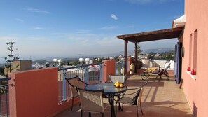 屋外ダイニングエリア