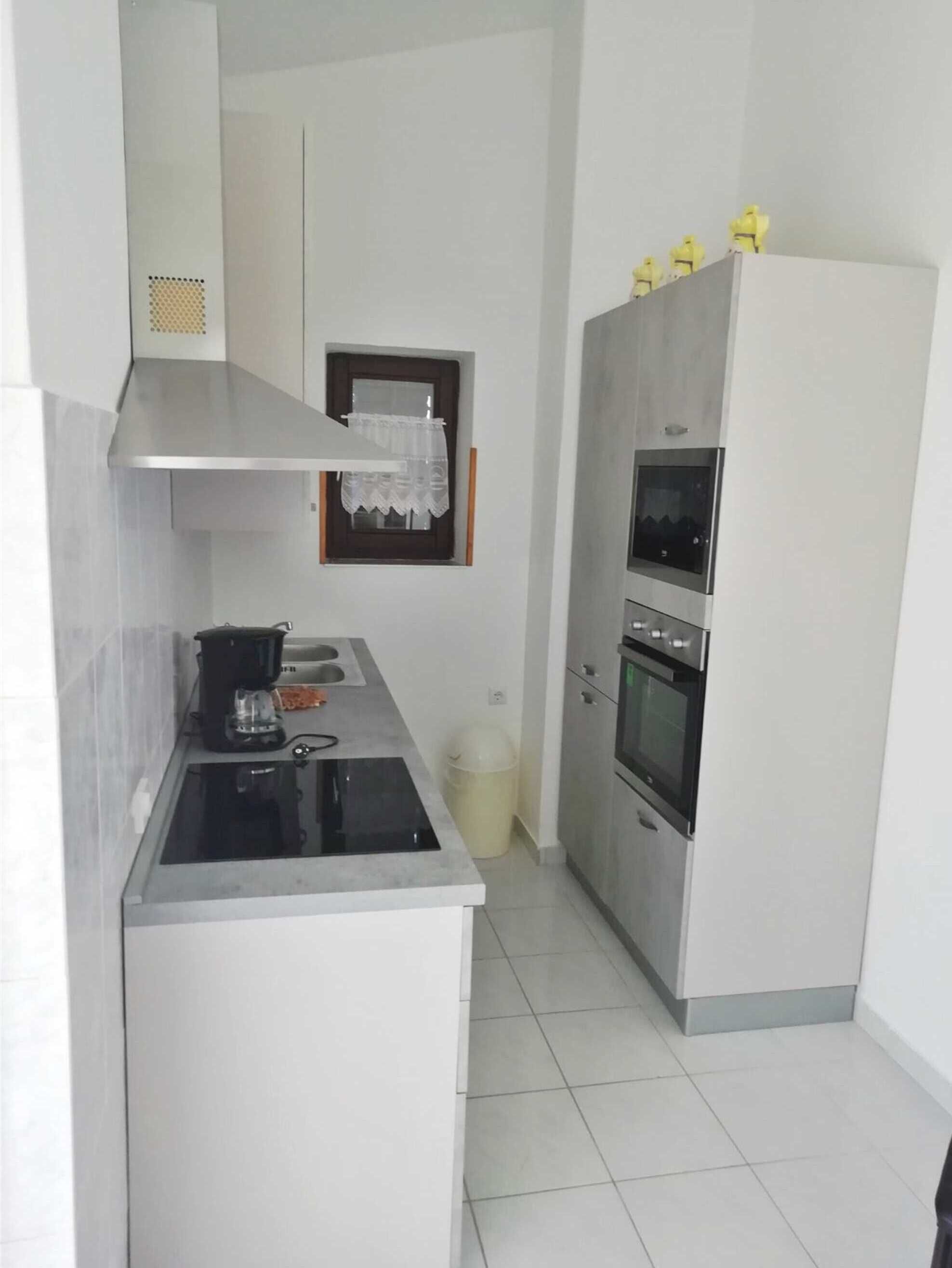 雪櫃、微波爐、焗爐、爐具