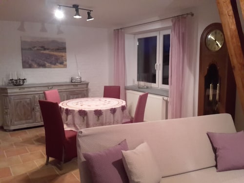 Lavender apartment with balcony, 4 persons