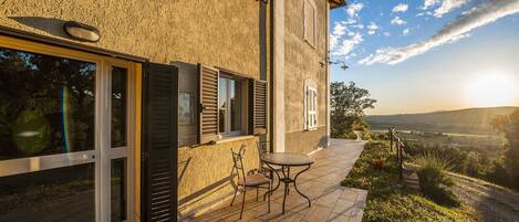 屋外ダイニングエリア