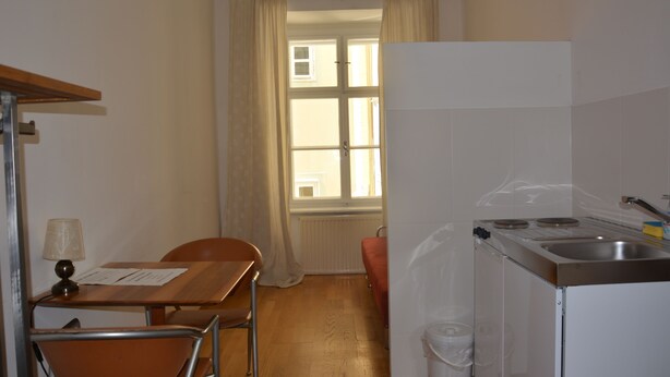 Unclassified image, 1 of 9, button - Studio, Graz center, quiet (Graz)