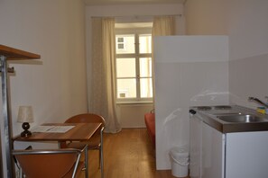 Unclassified image, 3 of 9, button - Studio, Graz center, quiet (Graz)