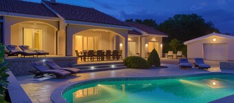 Luxe villa GARDENA met privé zwembad en een prachtige tuin