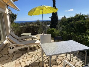 Outdoor dining - Apartment with pool and garden (Marbella)