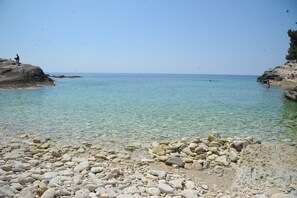 Beach - Peaceful Haven - 3BR/1BA Apt, Sleeps 5, Parking 1 (Banjole)